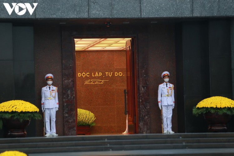 flag-salute ceremony in celebration of national day hinh 5