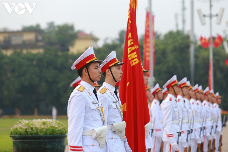 flag-salute ceremony in celebration of national day hinh 6