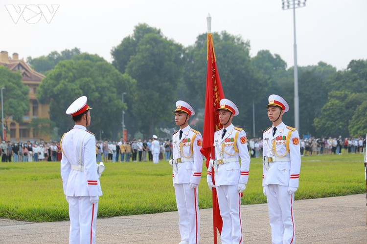 flag-salute ceremony in celebration of national day hinh 8