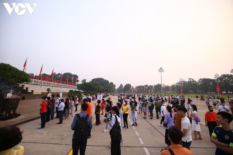 flag-salute ceremony in celebration of national day hinh 9