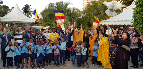 vietnamese citizens in mozambique celebrate buddha’s 2563rd birthday hinh 2