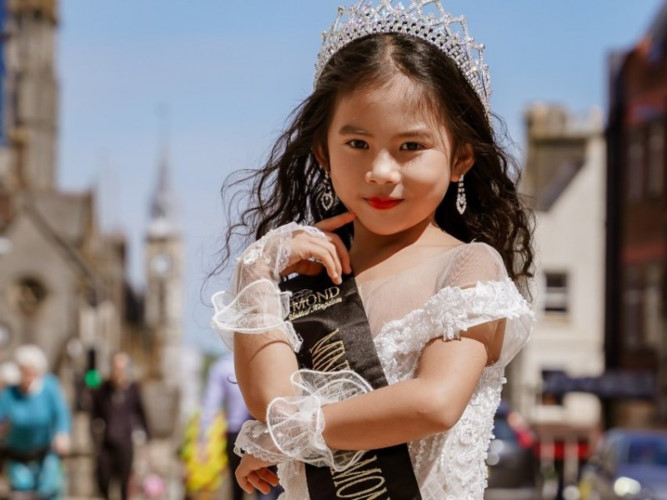 elsa thien long crowned mini miss diamond vietnam hinh 1