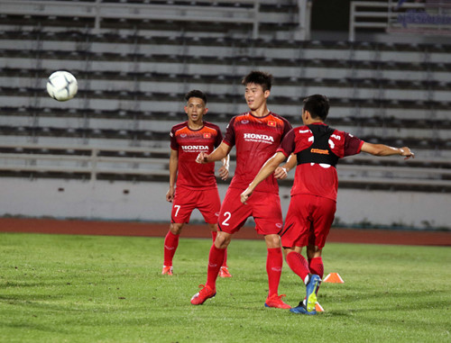 vietnamese team train in buriram ahead of king’s cup 2019 opener hinh 10