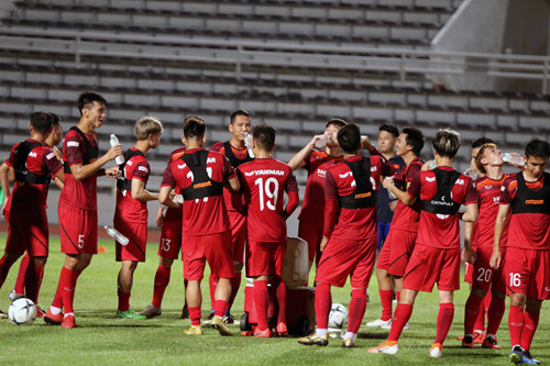 vietnamese team train in buriram ahead of king’s cup 2019 opener hinh 12