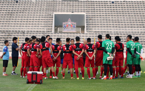 vietnamese team train in buriram ahead of king’s cup 2019 opener hinh 1