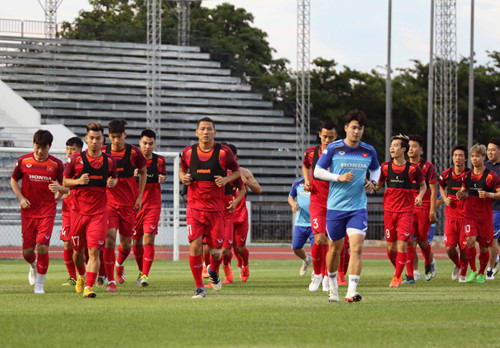 vietnamese team train in buriram ahead of king’s cup 2019 opener hinh 2