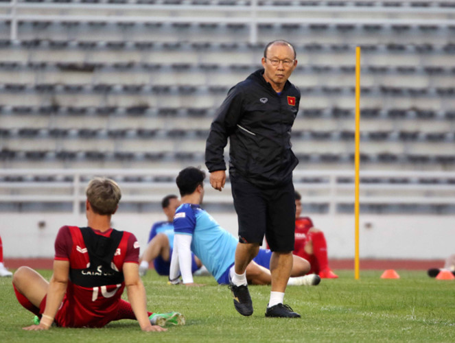 vietnamese team train in buriram ahead of king’s cup 2019 opener hinh 3
