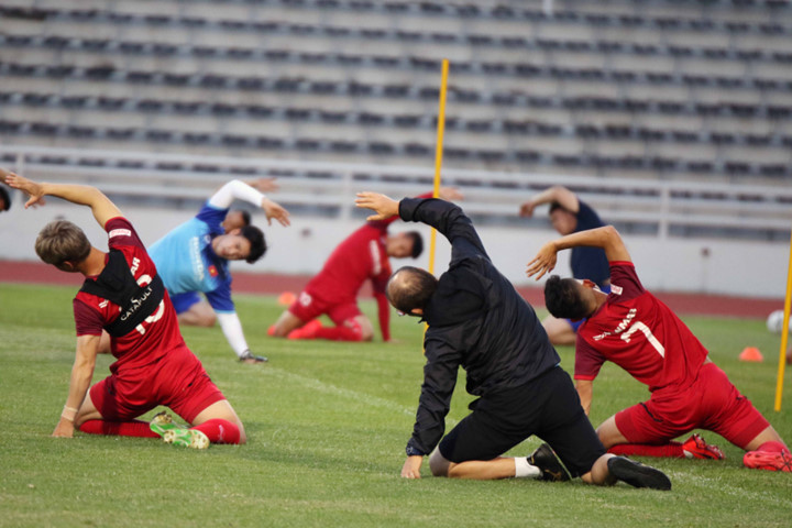 vietnamese team train in buriram ahead of king’s cup 2019 opener hinh 5
