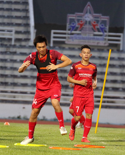 vietnamese team train in buriram ahead of king’s cup 2019 opener hinh 8