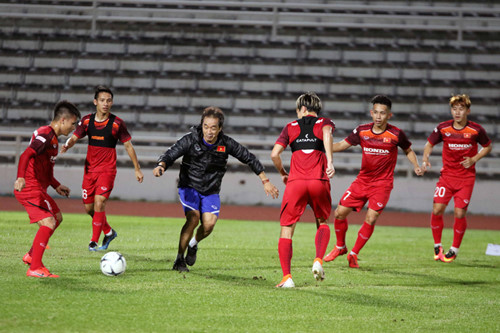 vietnamese team train in buriram ahead of king’s cup 2019 opener hinh 9