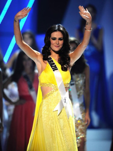 yellow evening gown worn by h’hen nie wins miss universe award hinh 7