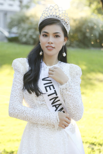 quynh nhu awarded first runner-up title in miss & mrs top of the world hinh 2