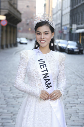 quynh nhu awarded first runner-up title in miss & mrs top of the world hinh 3