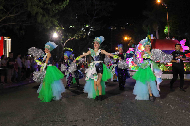 vibrant street carnival whips up excitement among danang crowds hinh 9