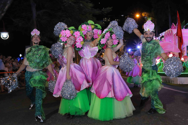 vibrant street carnival whips up excitement among danang crowds hinh 11