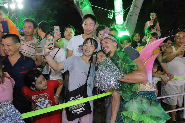 vibrant street carnival whips up excitement among danang crowds hinh 12