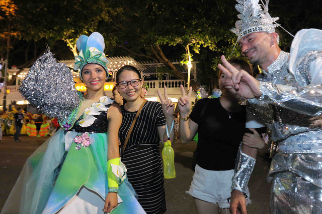 vibrant street carnival whips up excitement among danang crowds hinh 13