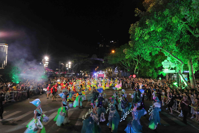 vibrant street carnival whips up excitement among danang crowds hinh 5