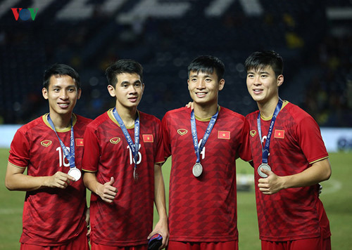 17 vietnamese footballers make appearance in king’s cup 2019 hinh 7