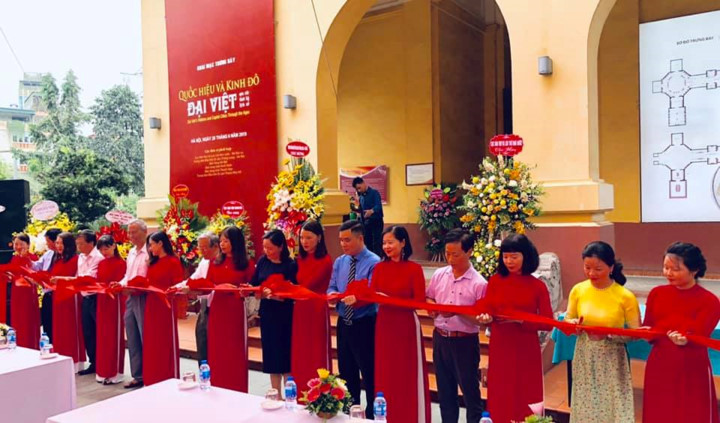 artifacts take guests on historic journey at hanoi exhibition hinh 1