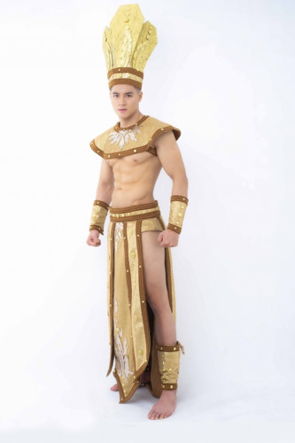 hieu duc unveils national costume for mister national universe 2019 hinh 1