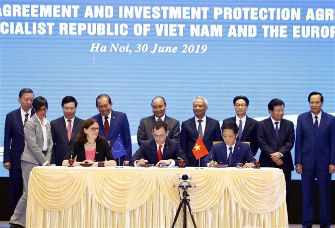 pm witnesses signing of vietnam-eu fta, ipa hinh 1