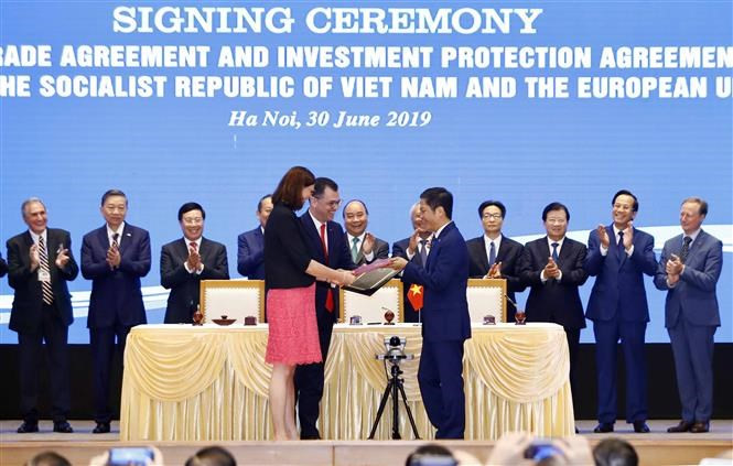 pm witnesses signing of vietnam-eu fta, ipa hinh 2