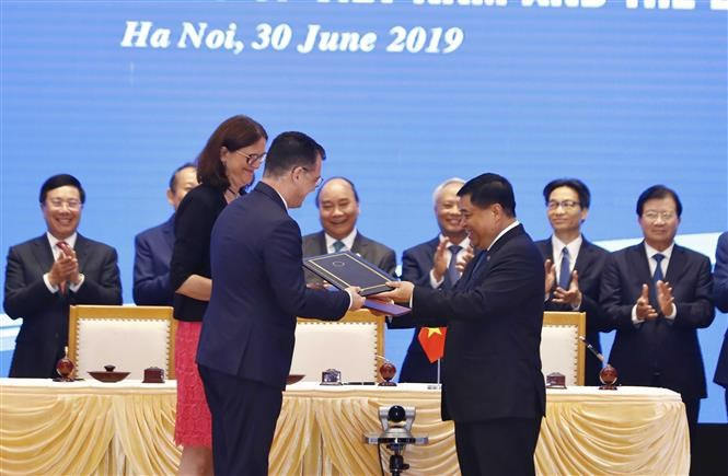 pm witnesses signing of vietnam-eu fta, ipa hinh 3