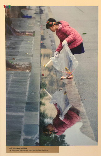 photo exhibition celebrates anniversary of hanoi’s recognition as city for peace hinh 20