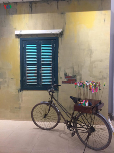 photo exhibition celebrates anniversary of hanoi’s recognition as city for peace hinh 3