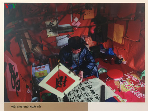 photo exhibition celebrates anniversary of hanoi’s recognition as city for peace hinh 9