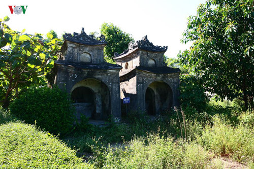 images from the peaceful ancient village of phuoc tich hinh 13