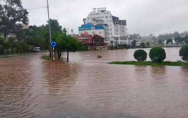 heavy rain submerges in central highlands provinces hinh 17