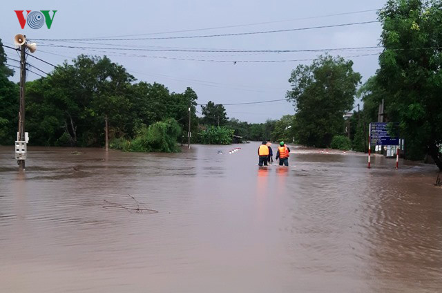 heavy rain submerges in central highlands provinces hinh 1