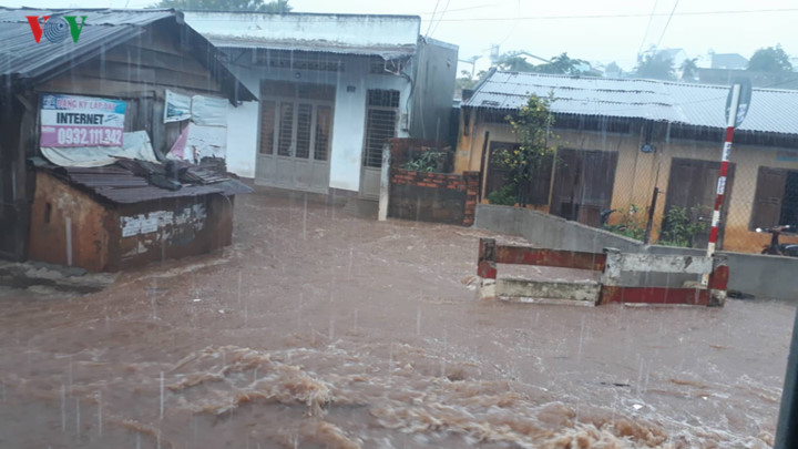 heavy rain submerges in central highlands provinces hinh 5