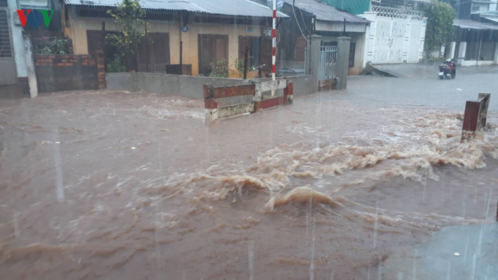 heavy rain submerges in central highlands provinces hinh 6