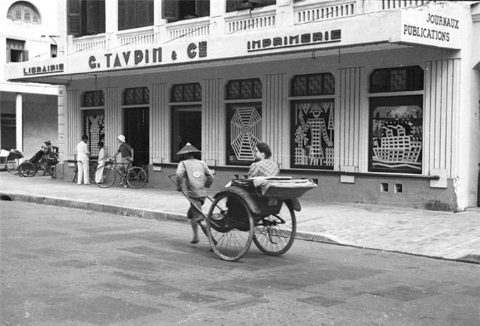 a look back at historic trang tien street through history hinh 13
