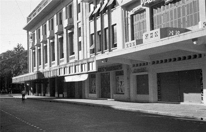 a look back at historic trang tien street through history hinh 17