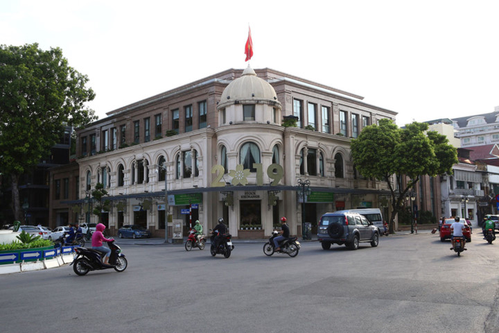 a look back at historic trang tien street through history hinh 20