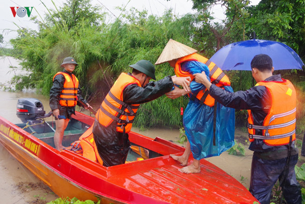 central highlands region suffers worst flooding in a decade hinh 15