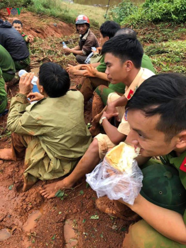 central highlands region suffers worst flooding in a decade hinh 17