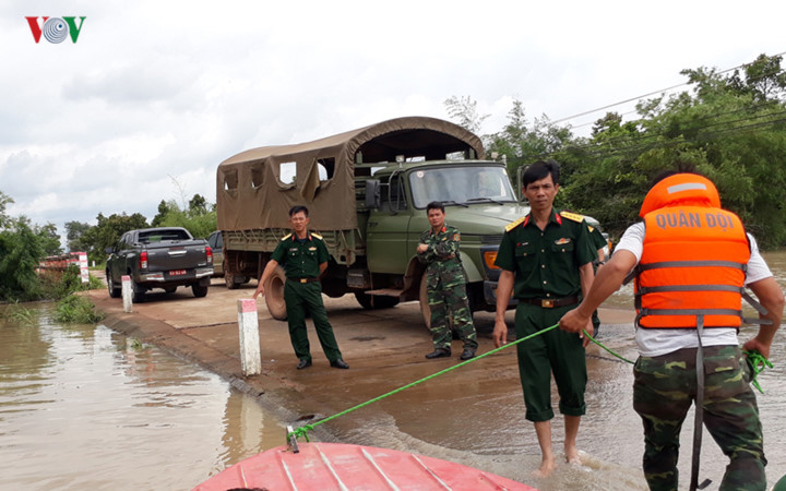 central highlands region suffers worst flooding in a decade hinh 4