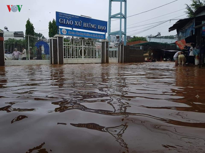 central highlands region suffers worst flooding in a decade hinh 7