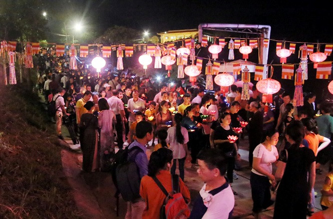 buddhists celebrate vu lan festival hinh 6