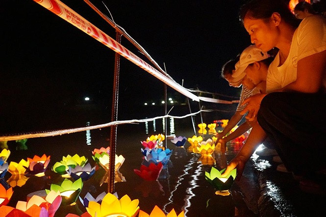 buddhists celebrate vu lan festival hinh 9