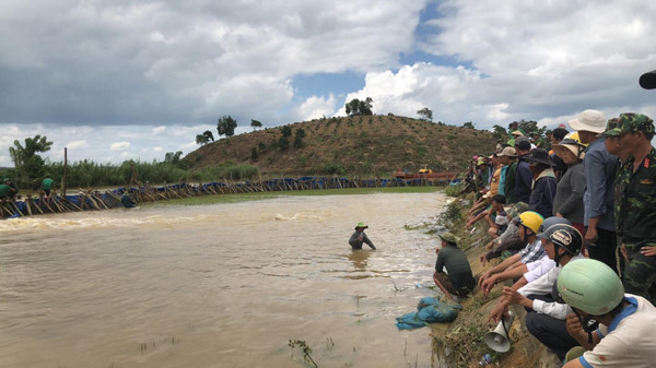 broken dyke threatens thousands of lives in dak lak province hinh 11