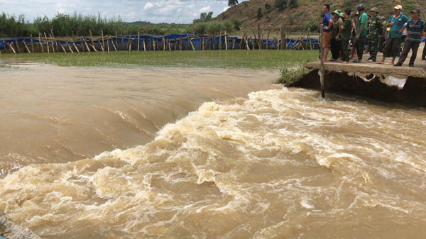 broken dyke threatens thousands of lives in dak lak province hinh 3
