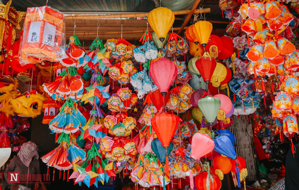 hang ma street makes preparations ahead of mid-autumn festival hinh 1