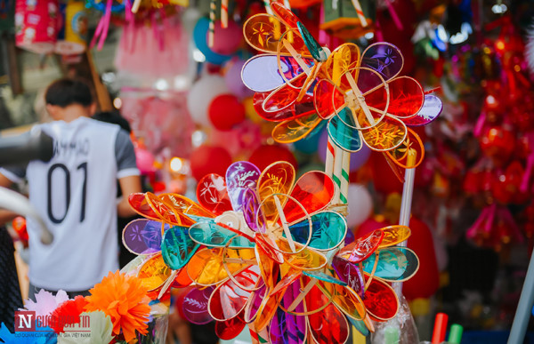 hang ma street makes preparations ahead of mid-autumn festival hinh 2