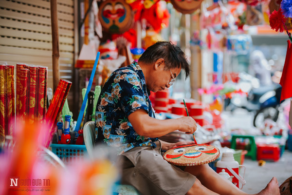 hang ma street makes preparations ahead of mid-autumn festival hinh 6